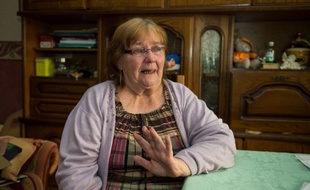 Saint-Omer, le 23 septembre 2014. Yvette Bert, dans son appartement, se prépare à être jugée pour avoir organisé 169 lotos.