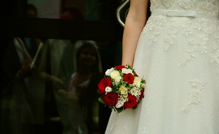 Le mariage avait lieu dans une école juive orthodoxe pour filles d'un quartier londonien.