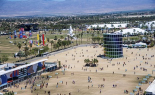 (Illustration) Des festivaliers arrivent au Festival Coachella quelques minutes après l'ouverture des portes de l'Empire Polo Club, le dimanche 21 avril 2019 à Indio, en Californie.