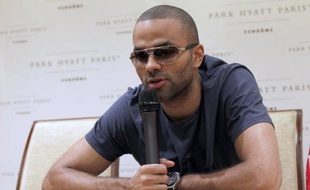 Le basketteur Tony Parker, opéré de l'oeil gauche le 17 juin, a reçu le feu vert de son club américain de San Antonio pour participer aux jeux Olympiques après avoir consulté un ophtalmologiste aux Etats-Unis jeudi, a annoncé la Fédération française de basket-ball vendredi