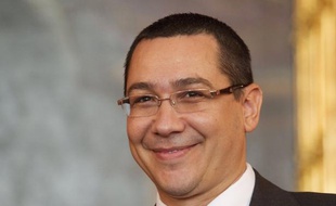 Le Premier ministre roumain Victor Ponta s'est rendu jeudi à Bruxelles pour assister au Conseil européen, malgré un avis de la Cour constitutionnelle qui a décidé qu'il appartenait au président Traian Basescu d'y participer.