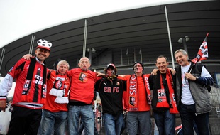 Supporters rennais et guingampais réunis à Saint-Denis avant la finale de la Coupe de France 2009.