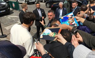 Roger Federer sort du site d'entraînement, près de Roland-Garros, le 28 mai 2019.