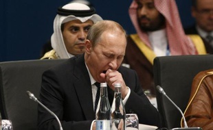 Vladimir Poutine en train de bailler lors du G20 le 15 novembre 2014 à Brisbane en Australie