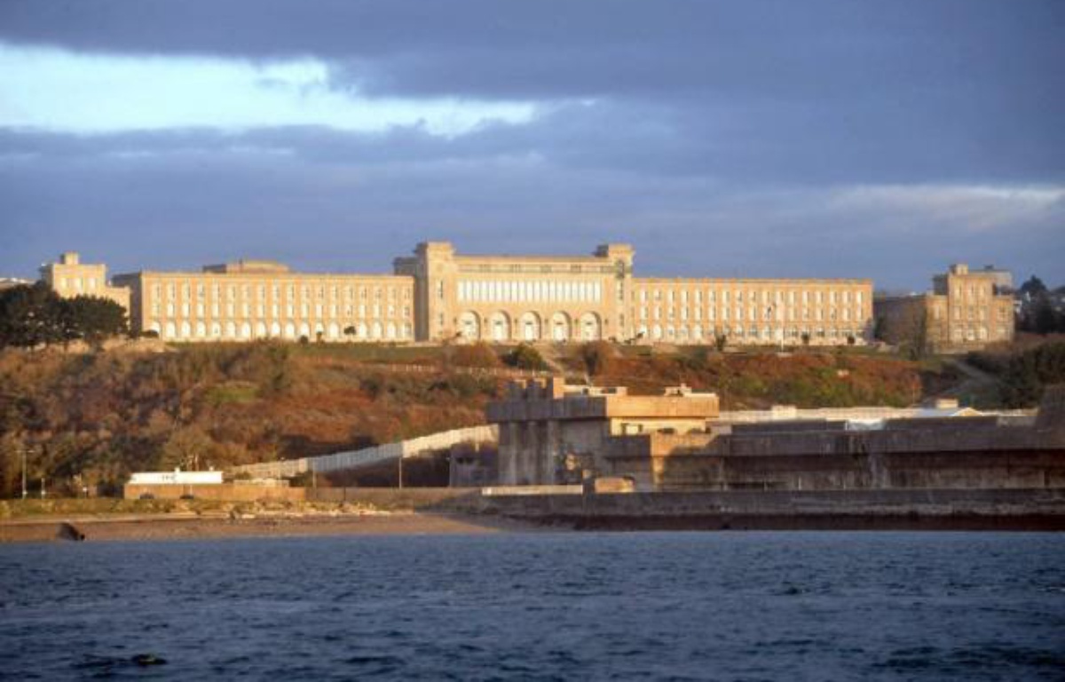Brimades au lycée naval de Brest Quatre élèves relaxés