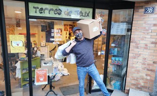 A Rennes, la boutique Terres de jeux propose des jeux de société en livraison à domicile pendant le confinement.