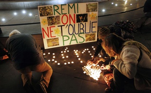 Cérémonie à Paris le 12 novembreen mémoire de Rémi Fraisse , mort pendant une manifestation au barrage de Sivens,