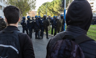 Dans le cadre de la contestation des Gilets jaunes, des face à face ont opposé des lycéens et des policiers àMontpellier, donnant lieu à six interpellations en deux jours. Crédit:Xavier Malafosse/SIPA.