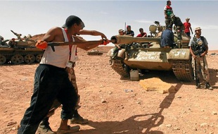 Près de Bani Walid, l'un des derniers bastions kadhafistes, dimanche.