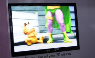 Un prototype de téléviseur 3D pour lequel il n'a pas besoin de lunettes (l'effet n'est évidemment pas capturé par cette photo classique). Il faut se tenir à un endroit précis et ne pas bouger, pour l'instant.