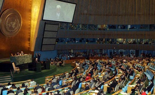 Le Président de l'Autorité Palestinienne, Mahmoud Abbas, à la tribune lors de la 67e session de l'Assemblée Générale des Nations Unies, à New York, le 27 septembre 2012
.