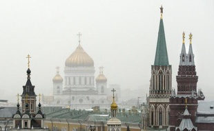 Vue de Moscou prise le 31 mars 2015 montrant la cathédrale du Christ sauveur