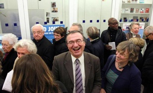 Hervé Mariton candidat à la présidence de l'UMP, s'apprête à voter à la permanence UMP de Paris 15e, le 29 novembre 2014