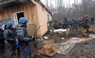 Affrontements entre les manifestants et les forces de l'ordre à Notre-Dame-des-Landes le 23 novembre 2012