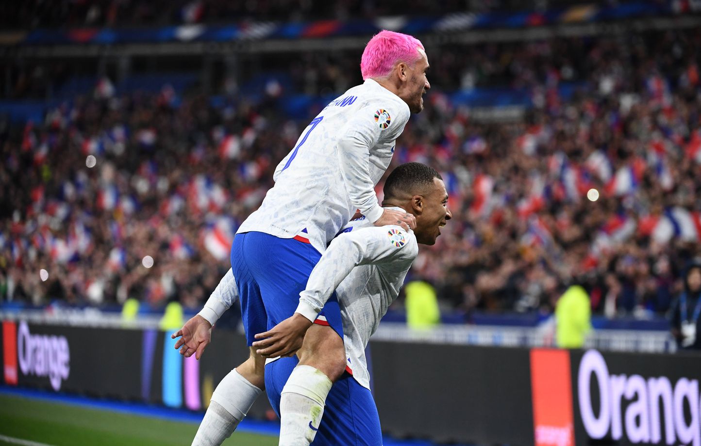 Auteur de 3 buts à eux deux lors de la première journée contre les Pays-Bas, Antoine Griezmann et Kylian Mbappé sont les hommes forts de l'Équipe de France.