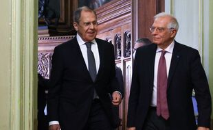 Le ministre russe des Affaires étrangères, Sergei Lavrov (à gauche), et le chef de la diplomatie de l'Union européenne, Josep Borrell, à Moscou le 5 février 2020.