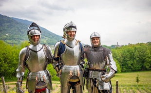 Les 6 et 7 juillet, des chercheurs grenoblois vont traverser les Alpes en armures de 1515 pour les besoins d'une expérience scientifique. Crédit : megapixailes.com