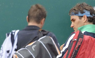Le Suisse Roger Federer, à sa sortie du court à Monte-Carlo en 8e de finale le 16 avril 2009.