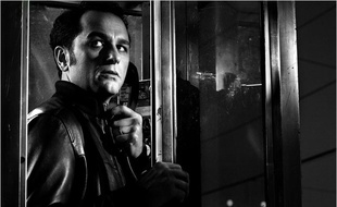 L'acteur Mathew Rhys dans le rôle de Philipp Jennings, un agent du KGB infiltré aux Etats-Unis, dans la série The Americans.