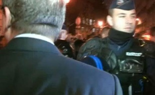 Accrochage entre des députés PS et des CRS devant une veillée de prières de Civitas à proximité de l'Assemblée nationale le 28 janvier 2013.