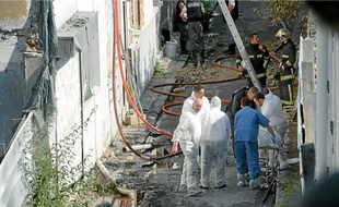 Une fois l'incendie maîtrisé, les corps des six victimes ont été évacués hier en fin de matinée.