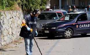 Le patron d'Ansaldo Nucleare, filiale du géant industriel italien Finmeccanica, a été blessé lundi matin à Gênes (nord-ouest) par des tirs aux jambes en pleine rue et les enquêteurs ont indiqué aux médias italiens suivre l'hypothèse d'une piste anarchiste.