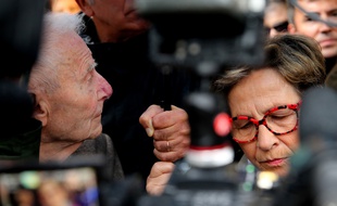 Reims (Marne), le 19 mai 2019. Jean et Viviane Lambert, les parents de Vincent Lambert, devant l'hôpital Sébastopol de Reims.