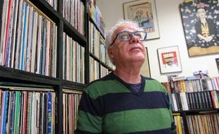 Le fondateur du festival des Trans Musicales de Rennes Jean-Louis Brossard. Ici le 4 décembre 2018 dans son bureau.
