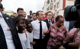 Emmanuel Macron a poursuivi son déplacement dans les Antilles à Saint-Martin, qui a été frappé par l'ouragan Irma en 2017