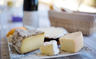 Le fromage australien appelé « Nègre » va changer de nom pour « Hourra ».