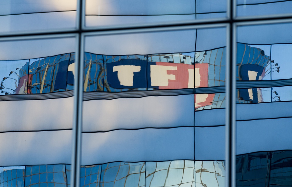 Plus Belle La Vie Racheté Par Tf1 TF1 rachète Newen, la société de production de «Plus belle la vie»