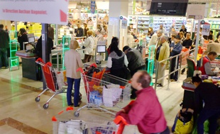 Un supermarché Auchan en France (Illlustration)