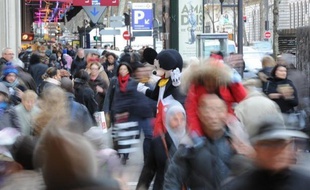 Les Français sont largement favorables à l'instauration d'une taxe sur les transactions financières, avec 75% des sondés pour, mais la majorité d'entre eux uniquement si elle est adoptée simultanément par d'autres pays, selon un sondage Ifop réalisé pour Dimanche Ouest France.