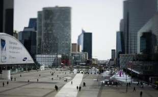L'esplanade du quartier d'affaires de La Défense, près de Paris, le 15 mars 2013