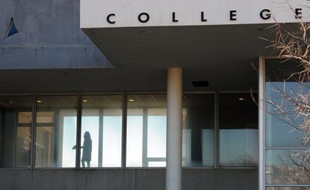 Un élève de 13 ans et demi du collège du Roy d'Espagne (9e arrondissement), dans les quartiers sud de Marseille, a été blessé au couteau par un camarade mardi à l'heure de la récréation, a-t-on appris de sources concordantes.