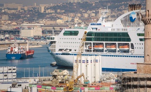Le navire de la SNCM Danielle Casanova à quai au port autonome de Marseille