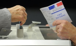 La prochaine élection présidentielle se tiendra les dimanches 23 avril et 7 mai 2017, tandis que les élections législatives auront lieu les dimanches 11 et 18 juin