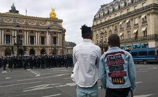 Les « combattants » ont manifesté à Paris le jour du concert de l'artiste congolais Héritier Watanabe, le 15 juillet 2017.