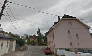 Les habitants ont monté la garde à différents endroits de l'impasse.
