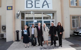 Les associations des victimes du vol Rio-Paris ont fait part mardi de leur "déception" à l'issue d'une réunion au Bourget avec le Bureau d'enquête et d'analyses (BEA) sur l'évolution des recommandations émises par l'organisme.