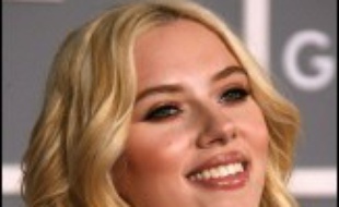 L'actrice américaine Scarlett Johansson a rencontré des enfants de bidonvilles de New Delhi, dans le cadre de projets de lutte contre la pauvreté conduits par l'ONG britannique Oxfam, a-t-on appris jeudi auprès de cette organisation.
