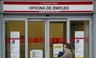 Le chômage a poursuivi sa progression en Espagne au mois de novembre, avec 4,91 millions de demandeurs d'emploi, a annoncé mardi le ministère de l'Emploi, alors que le pays est pris en tenailles entre l'objectif de réduction de son déficit et la récession de son économie.