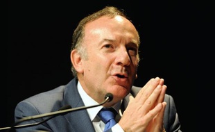 Le président de l'organisation patronale Medef, Pierre Gattaz, a estimé mercredi que le discours de François Hollande allait "dans le bon sens" et demandé au chef de l'Etat des "clarifications" sur le "pacte de responsabilité" proposé aux entreprises.