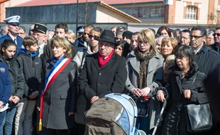 La famille d'Eden lors d'un hommage à Abel Chennouf, un an après le drame.