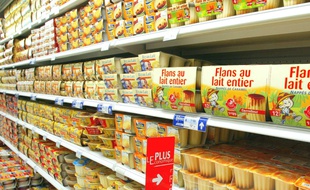 Illustration d'un rayon de yahourts dans un supermarché.