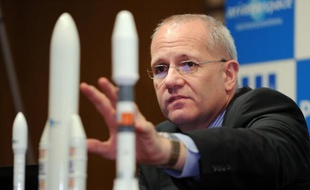 Arianespace s'est targuée mardi de continuer à dominer le marché du lancement de satellites en 2013, égratignant au passage ses concurrents et raillant les promesses du challenger américain SpaceX.