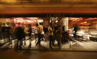 Le bar La Perle dans le Marais. Paris en 2008