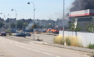 Un incendie s'est déclaré ce lundi après-midi dans une station-service à Theix dans le Morbihan.