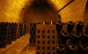 Dans les caves de la maison Krug, le champagne repose, en attendant son heure.