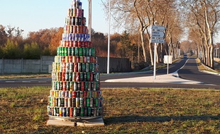 Le sapin de Noël en déchets de Fonsorbes.